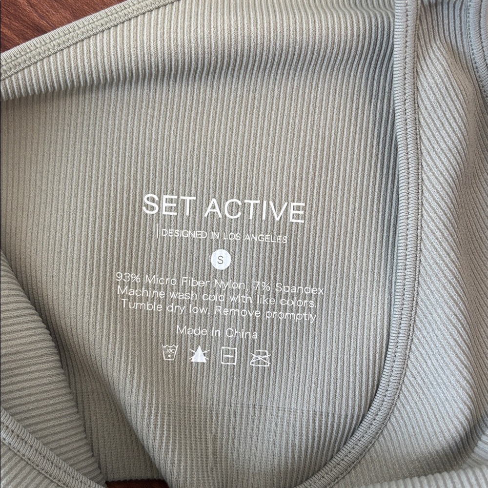 SET Active Sage Green Leggings + Bra - Picture 6 of 7